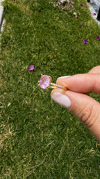 Anillo piedra rosa (ajustable). Laminado en oro 14k.