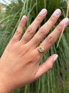 Anillo rectángulo zirconia blanca (ajustable). Laminado en oro 14k.