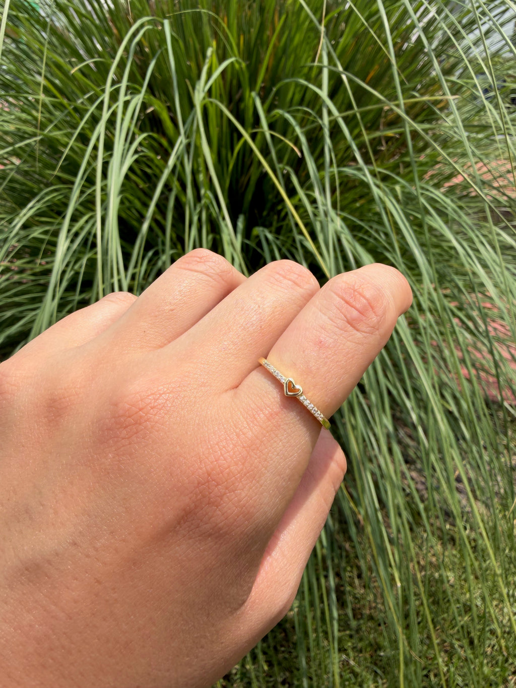 Anillo corazón mini (ajustable). Laminado en oro 14k.