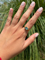 Anillo piedra turquesa (ajustable). Laminado en oro 14k.