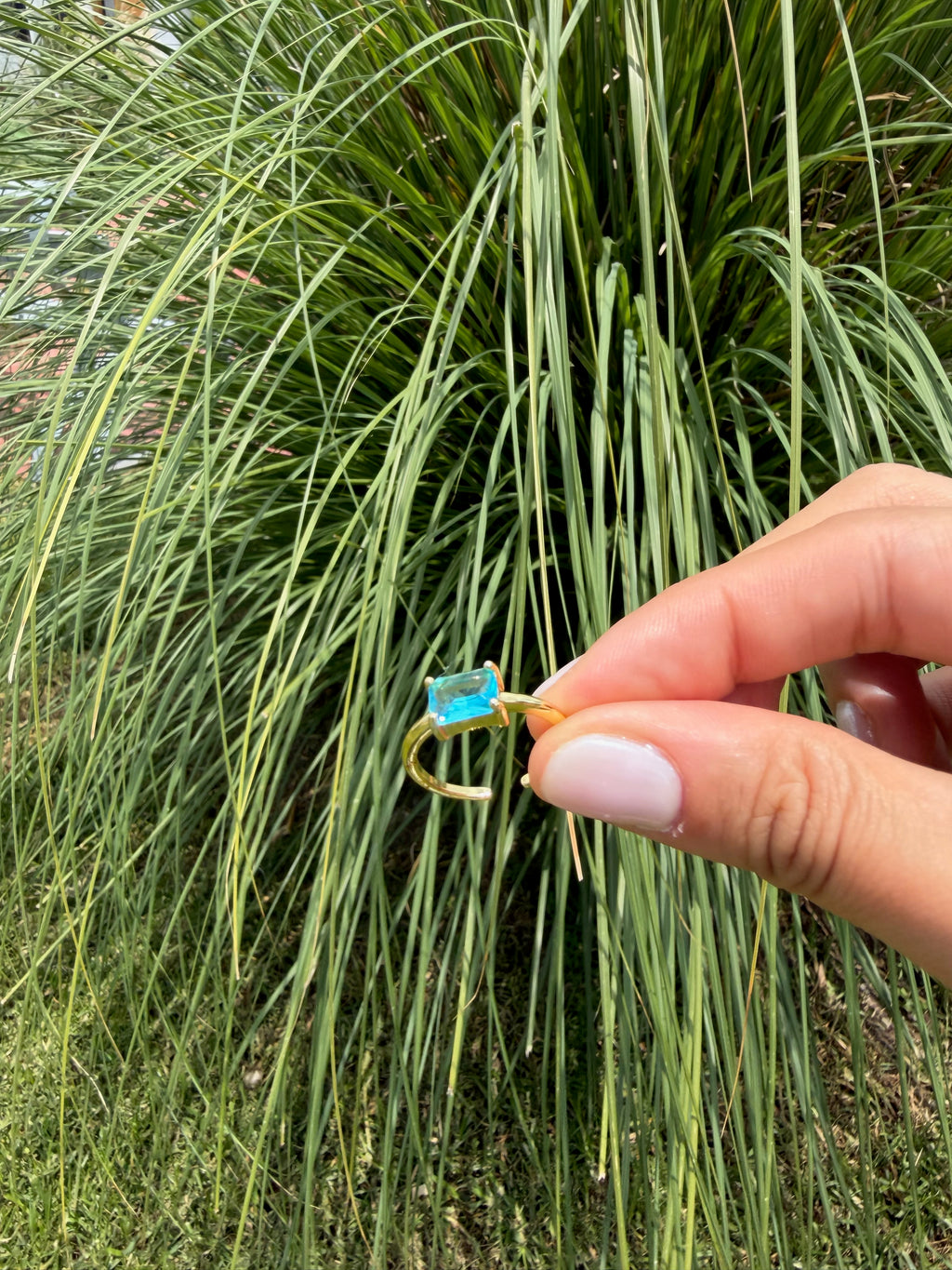 Anillo piedra turquesa (ajustable). Laminado en oro 14k.