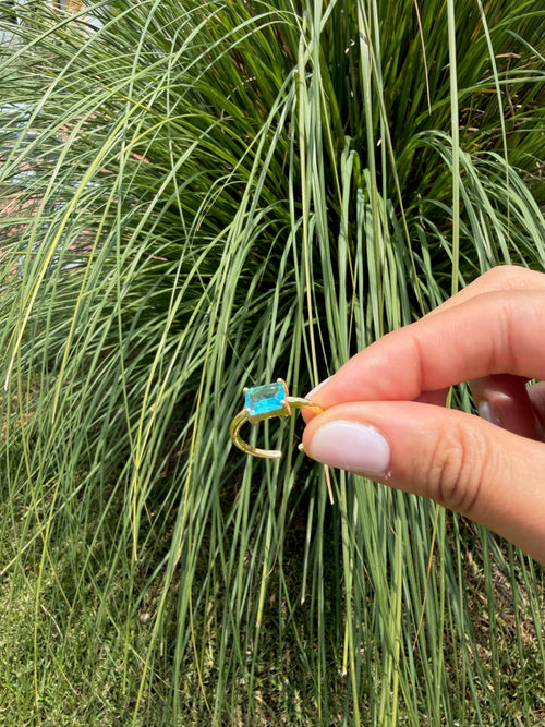 Anillo piedra turquesa (ajustable). Laminado en oro 14k.