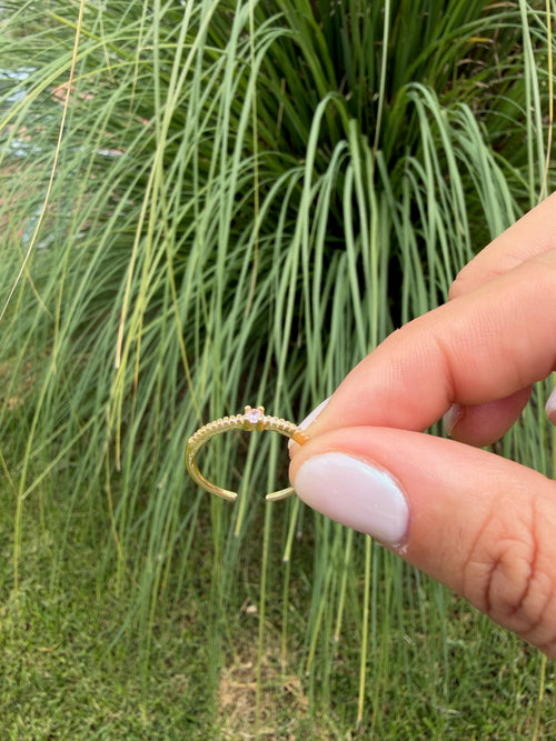 Anillo zirconia rosa mini (ajustable). Laminado en oro 14k.
