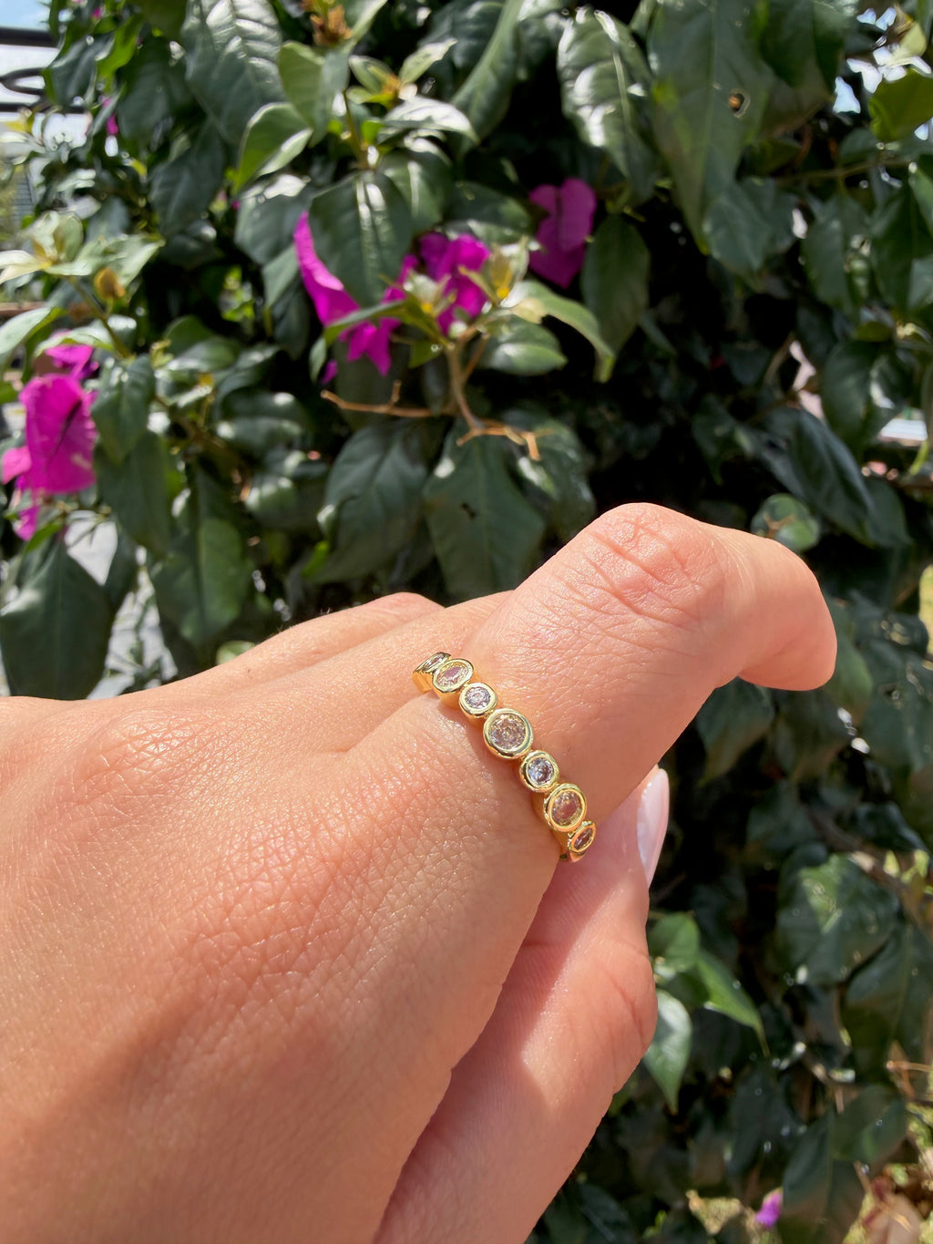 Anillo esferas brillantes (ajustable). Laminado en oro 14k.
