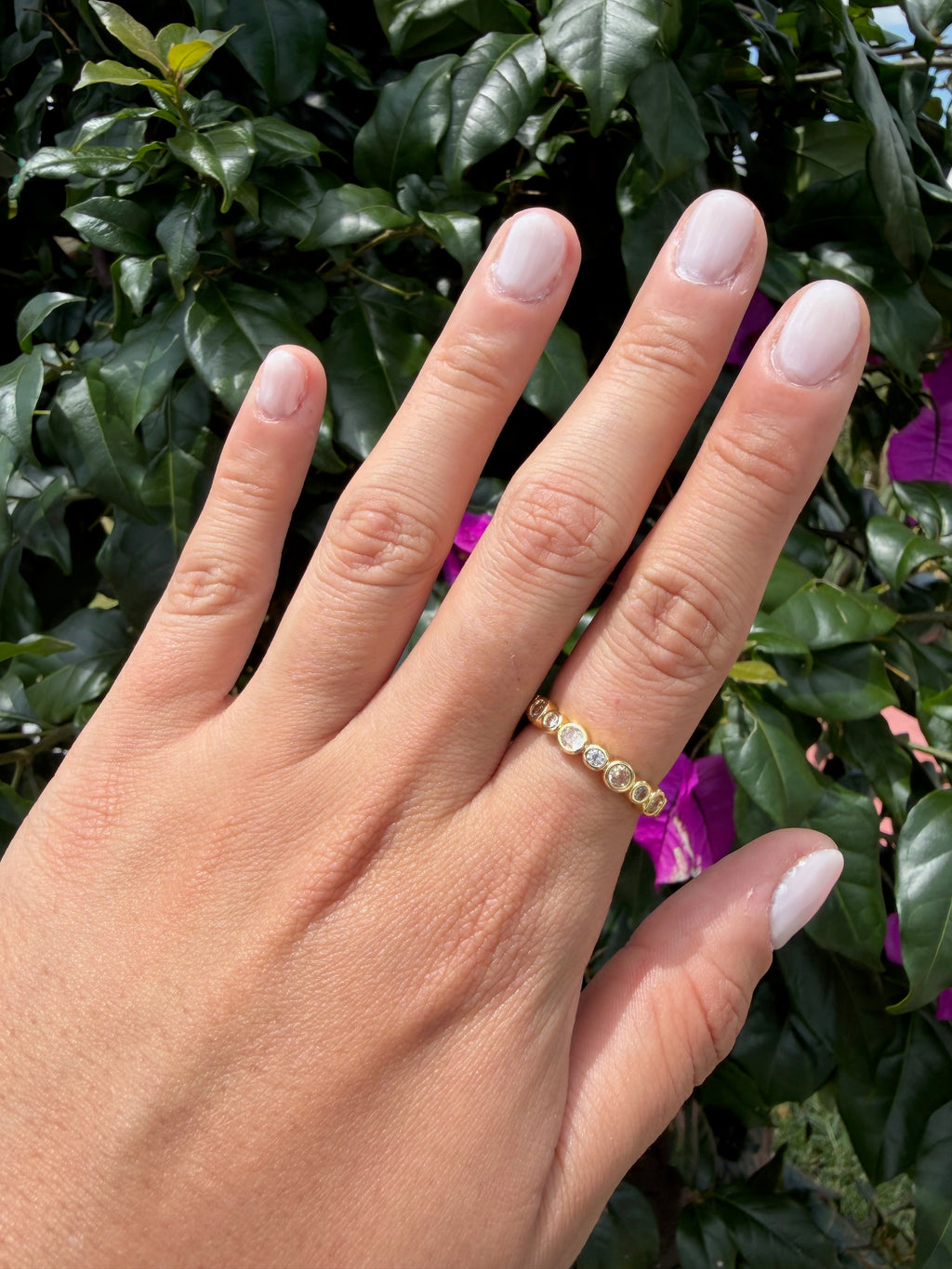 Anillo esferas brillantes (ajustable). Laminado en oro 14k.
