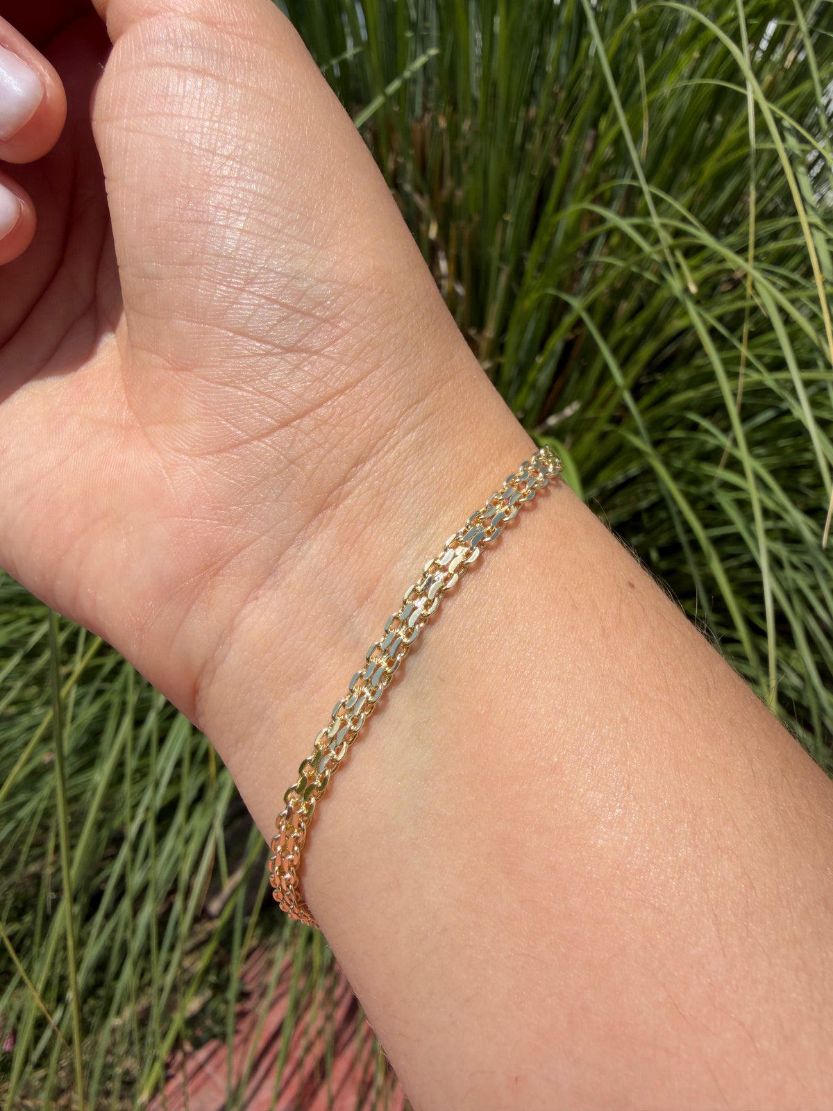 Pulsera estilo cadena. Laminado en oro 14k.