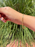 Pulsera estilo cadena. Laminado en oro 14k.