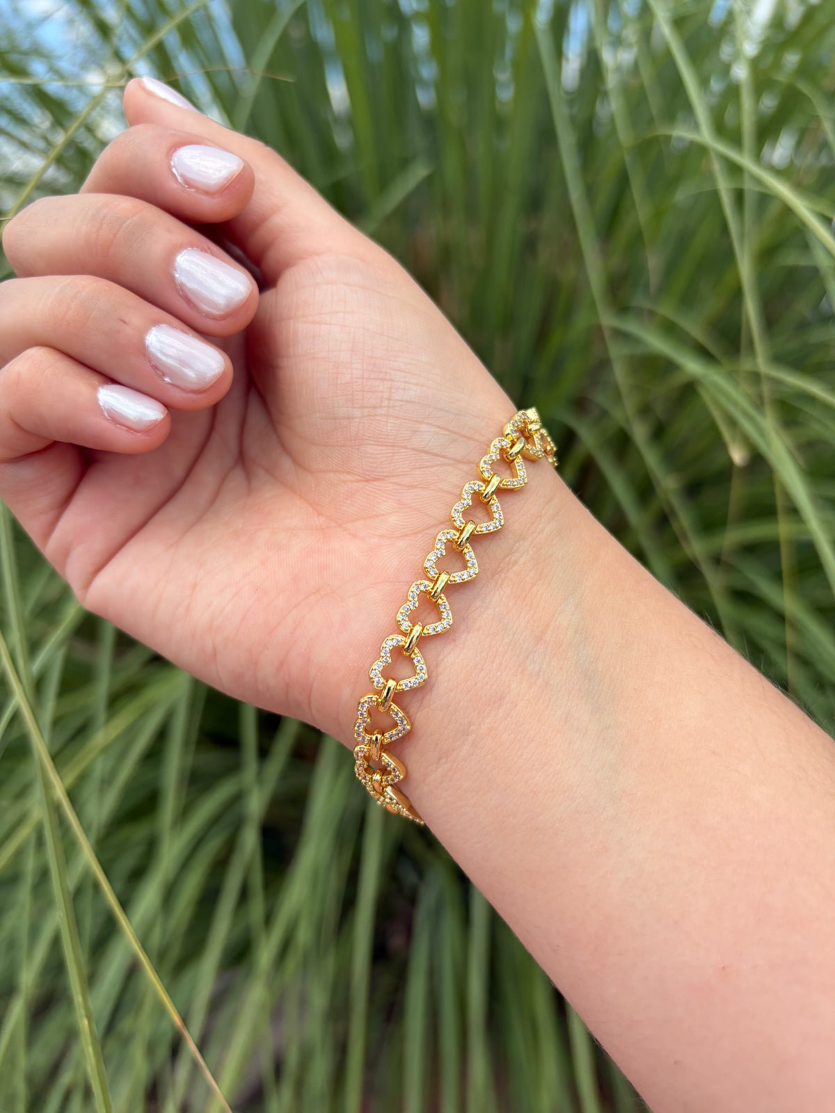 Pulsera corazones brillantes. Laminado en oro 14k.