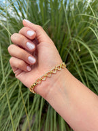 Pulsera corazones brillantes. Laminado en oro 14k.