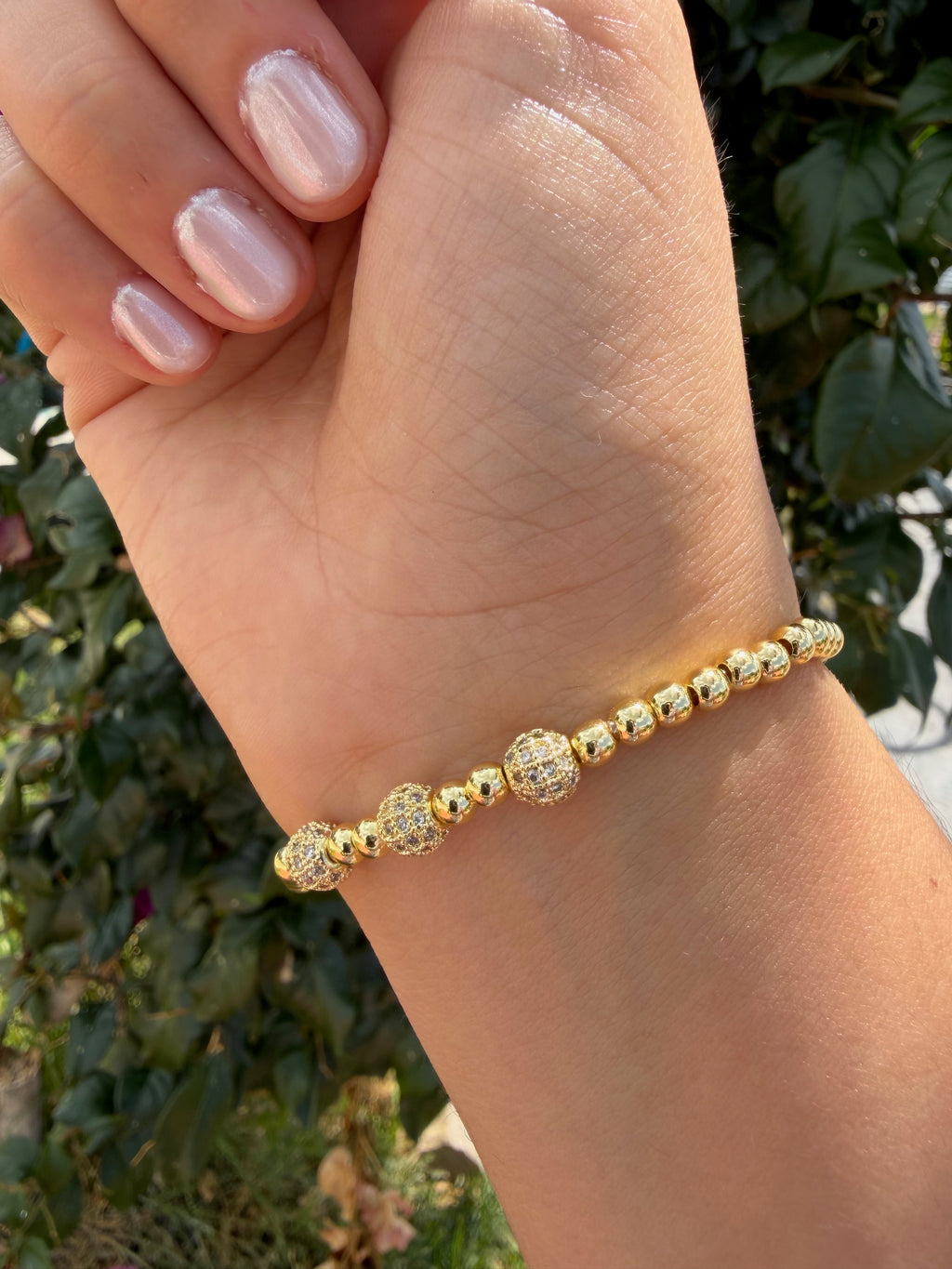 Pulsera esferas brillantes. Laminado en oro 14k.