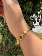 Pulsera trébol negro y brillante. Laminado en oro 14k.