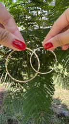 Arrecada dorada grande. Laminado en oro 14k