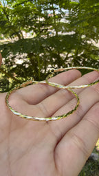 Arrecada dorada grande. Laminado en oro 14k