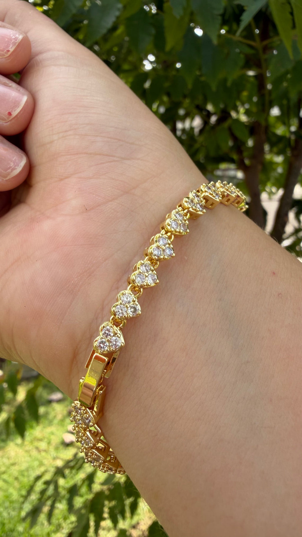 Pulsera corazones zirconia. Laminado en oro 14k