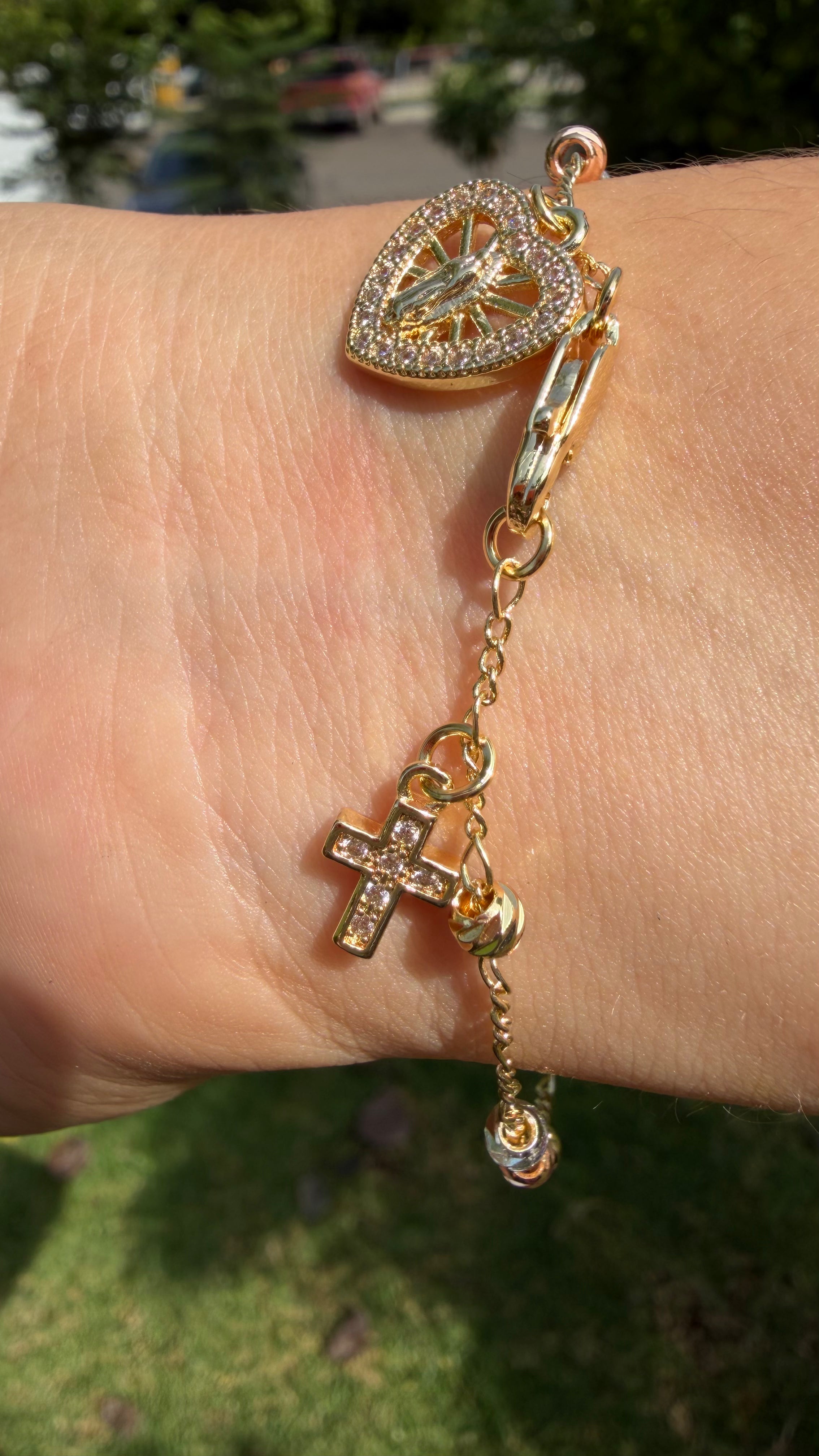 Pulsera 3 colores, virgen corazón + cruz. Laminado en oro 14k