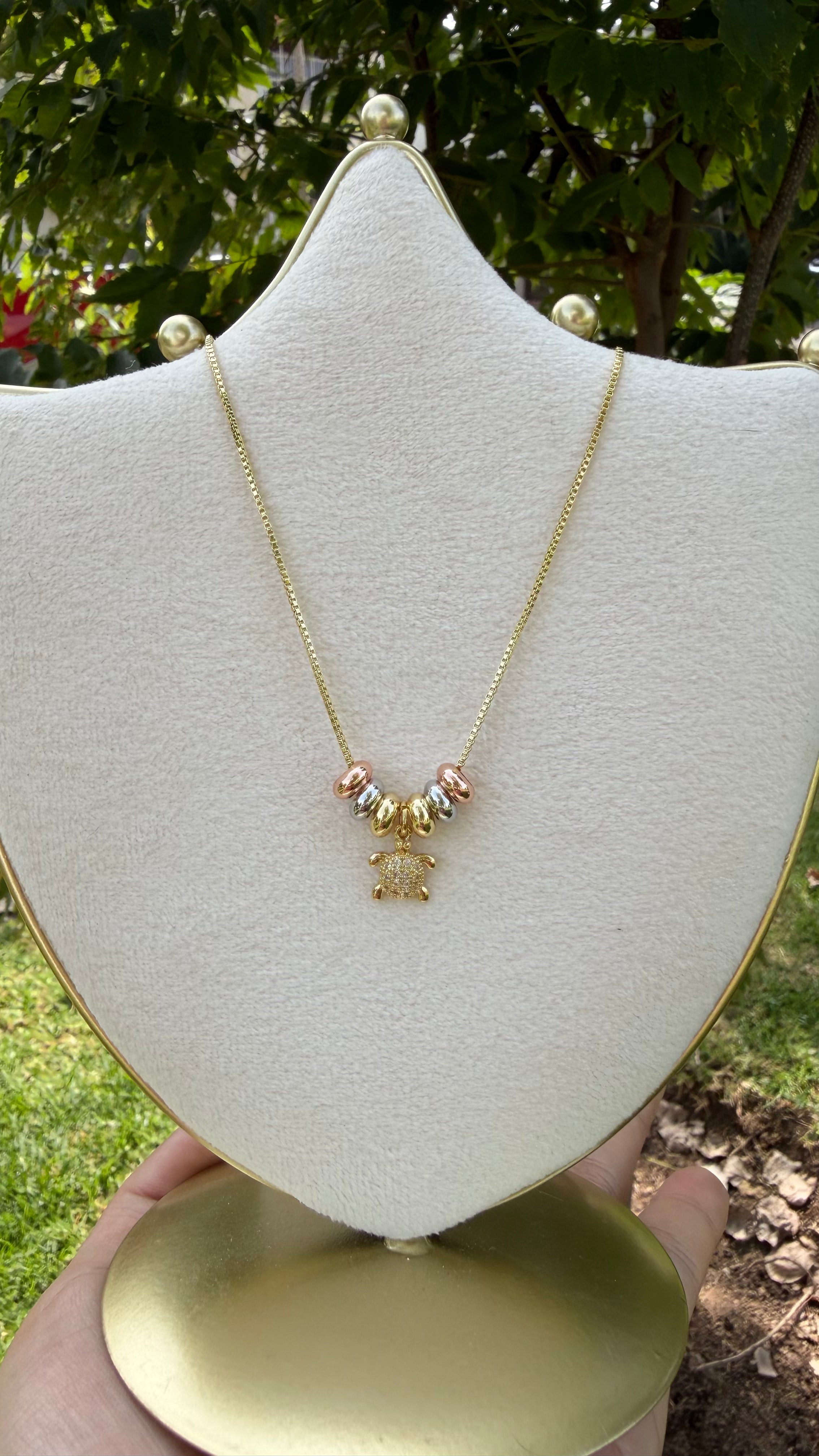 Collar tortuguita. Laminado en oro 14k