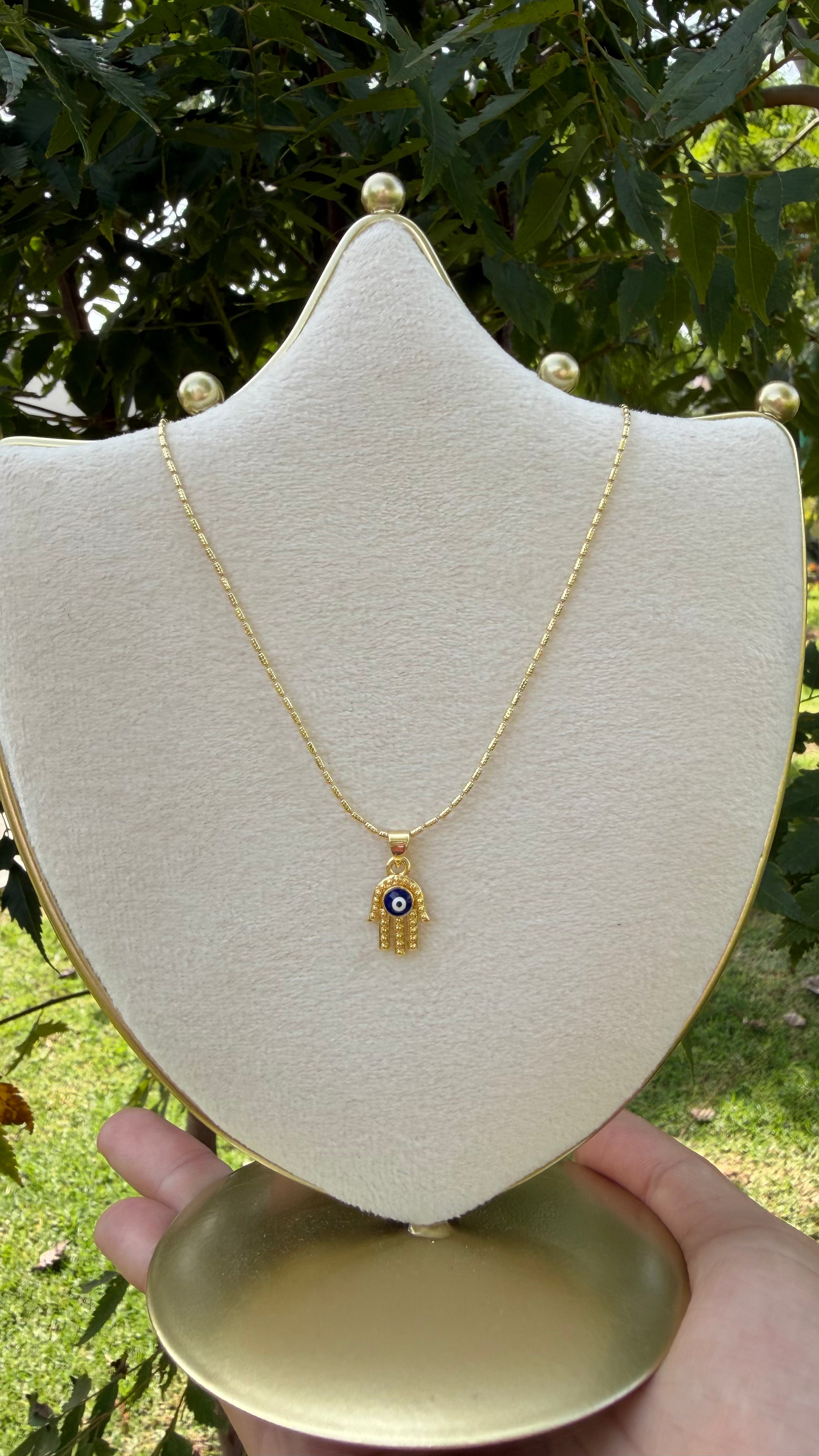 Collar manita de Fatima . Laminado en oro 14k