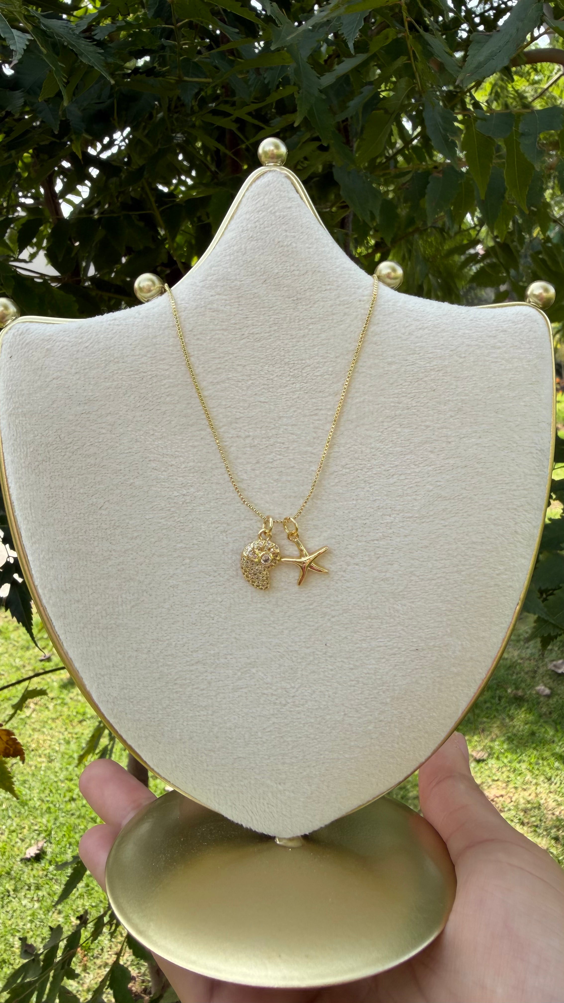 Collar estrella + caracol marino. Laminado en oro 14k