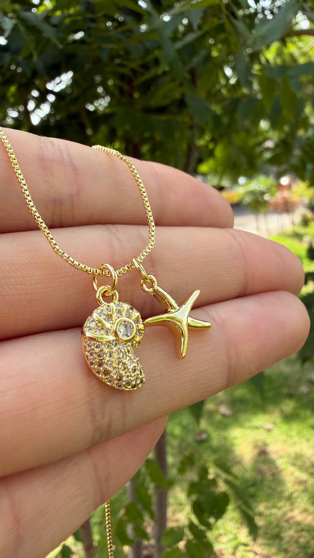 Collar estrella + caracol marino. Laminado en oro 14k