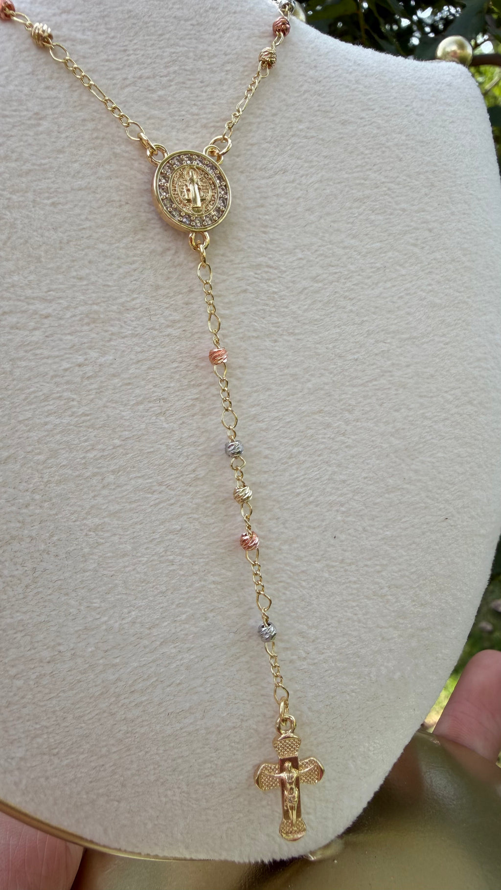 Rosario San Benito 3 colores (bolita chica). Laminado en oro 14k