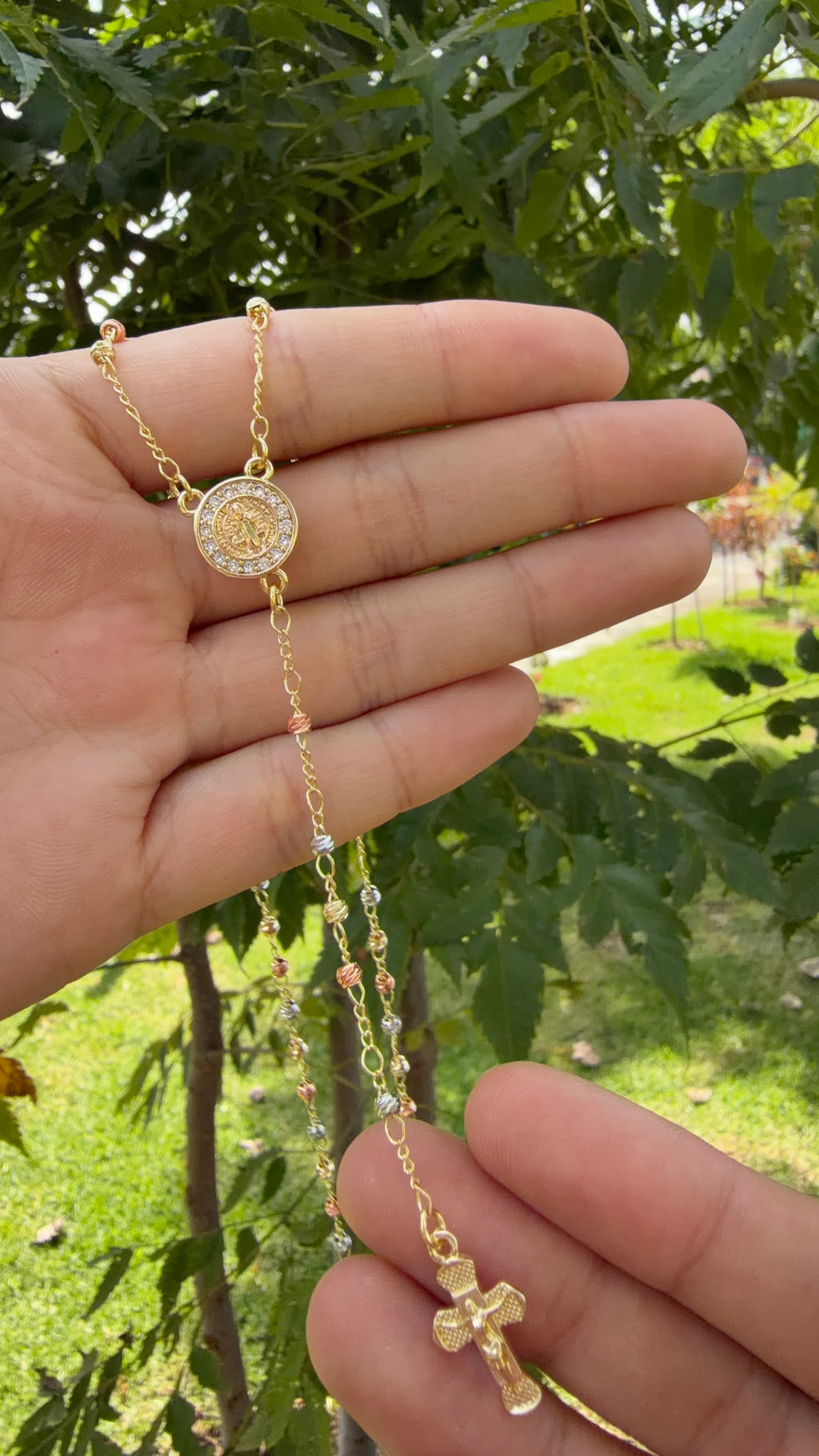 Rosario San Benito 3 colores (bolita chica). Laminado en oro 14k