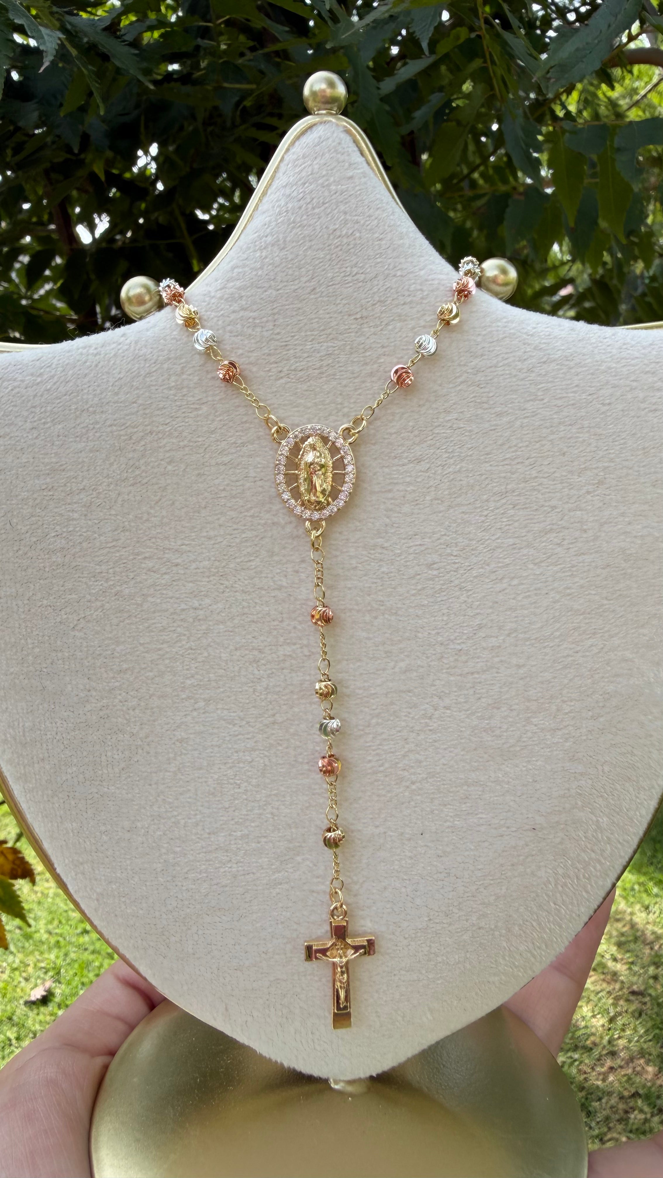 Rosario Virgen + zirconias 3 colores. Laminado en oro 14k