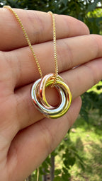 Collar círculos entrelazados 3 colores. Laminado en oro 14k
