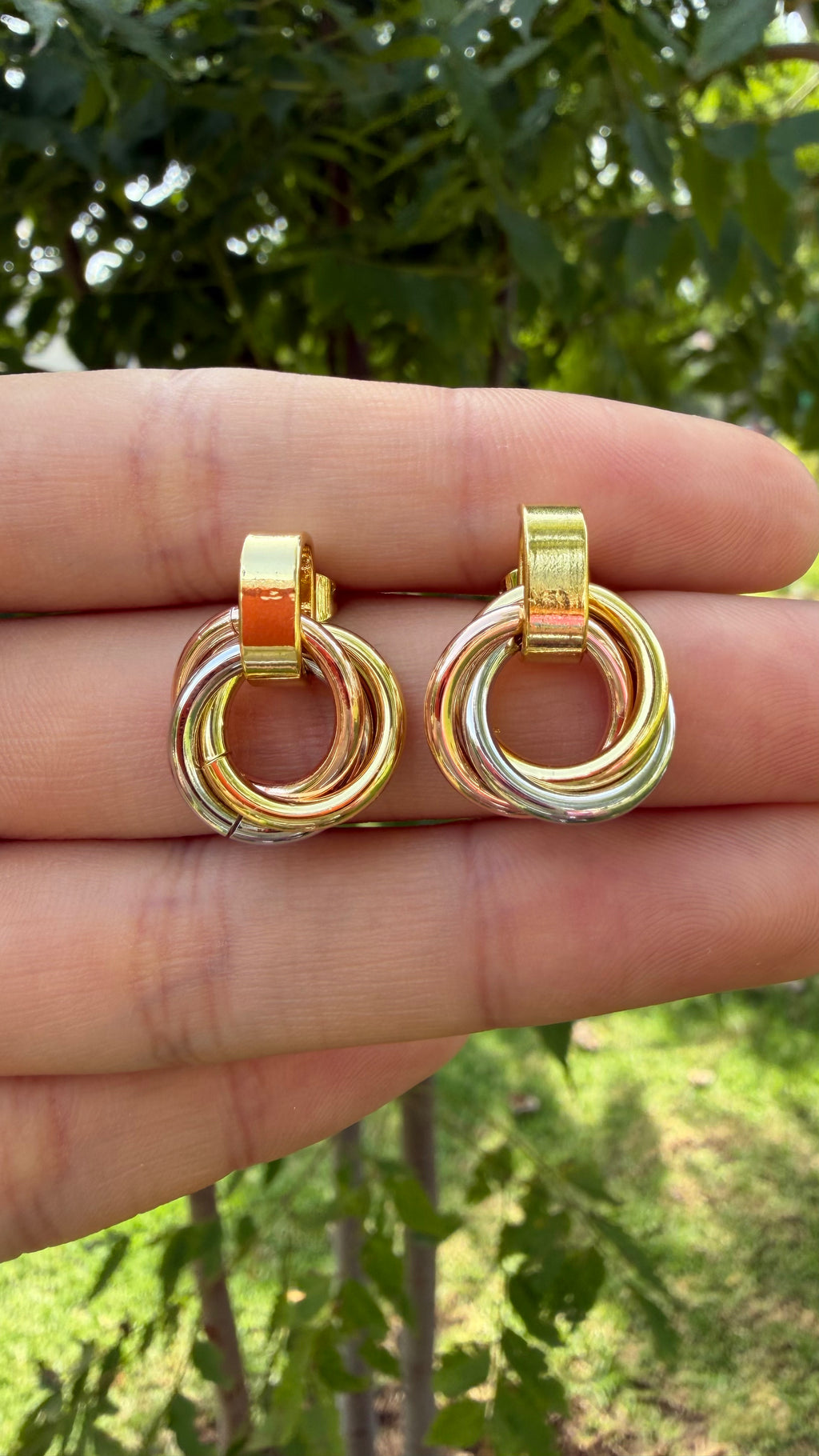 Aretes círculos entrelazados 3 colores. Laminado en oro 14k