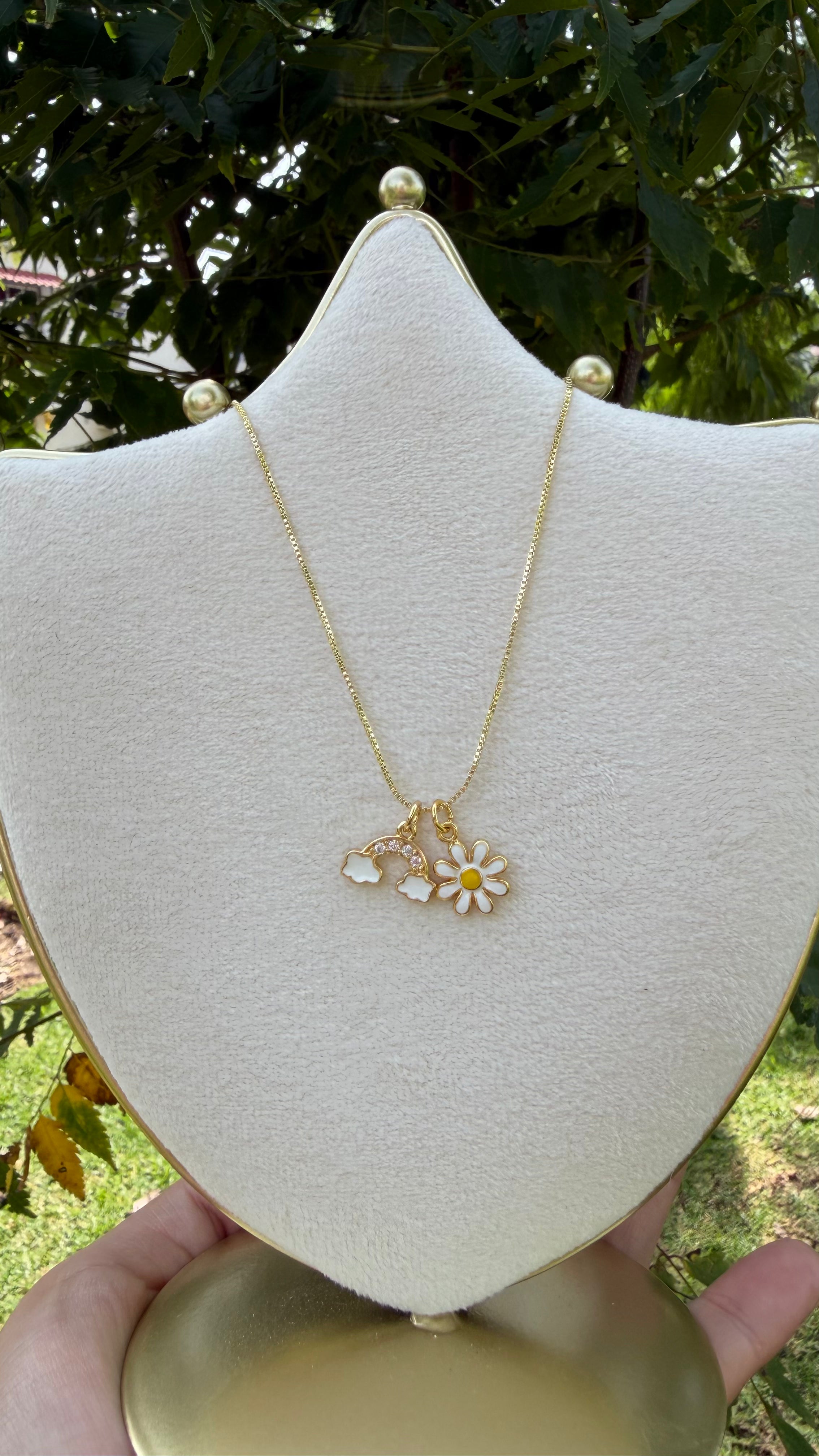 Collar flor + arcoiris. Laminado en oro 14k