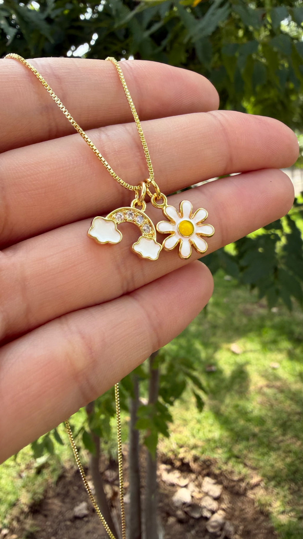 Collar flor + arcoiris. Laminado en oro 14k