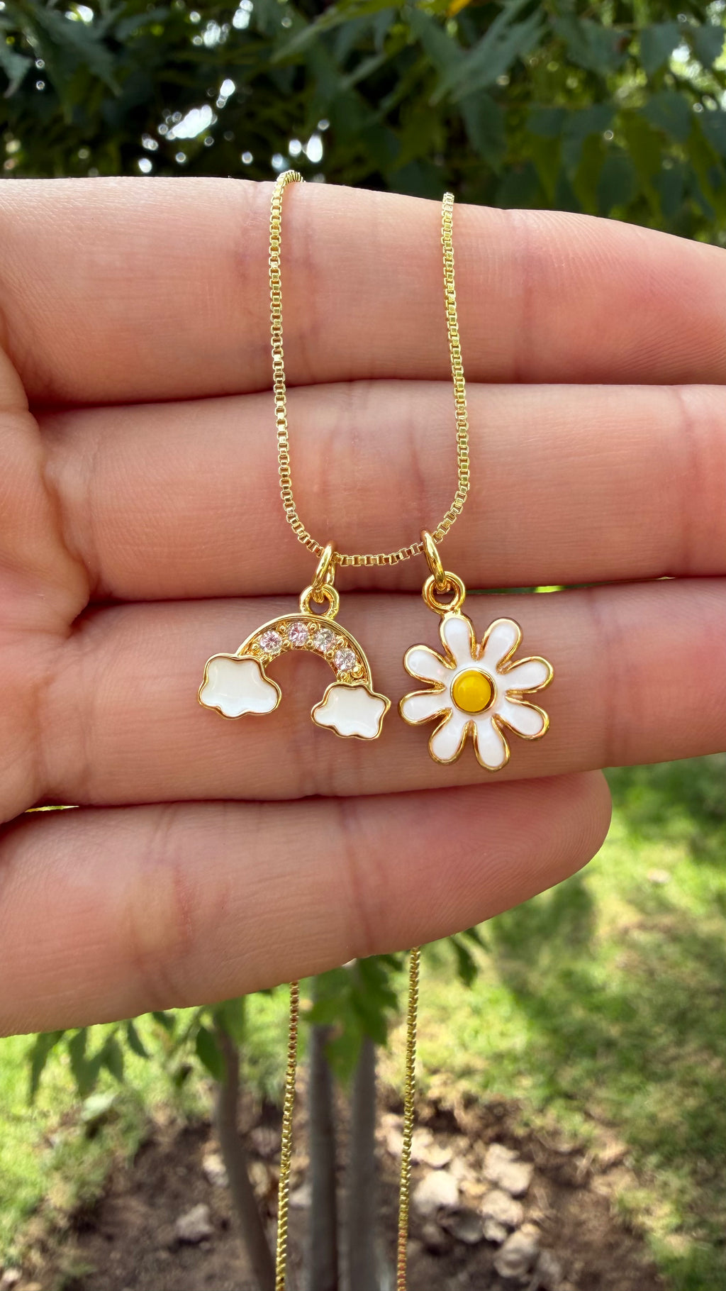 Collar flor + arcoiris. Laminado en oro 14k