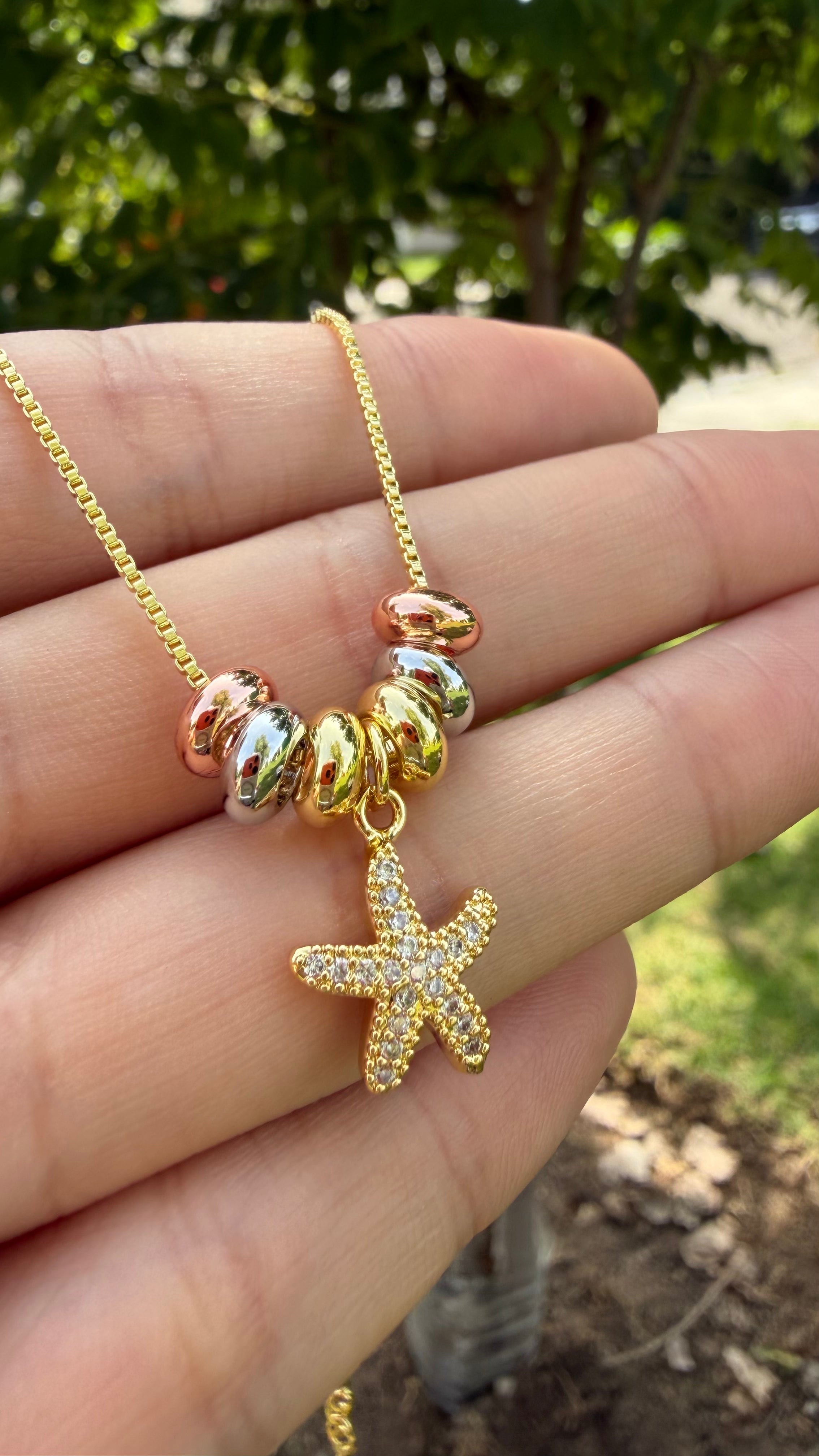 Collar estrellita de mar con zirconias. Laminado en oro 14k