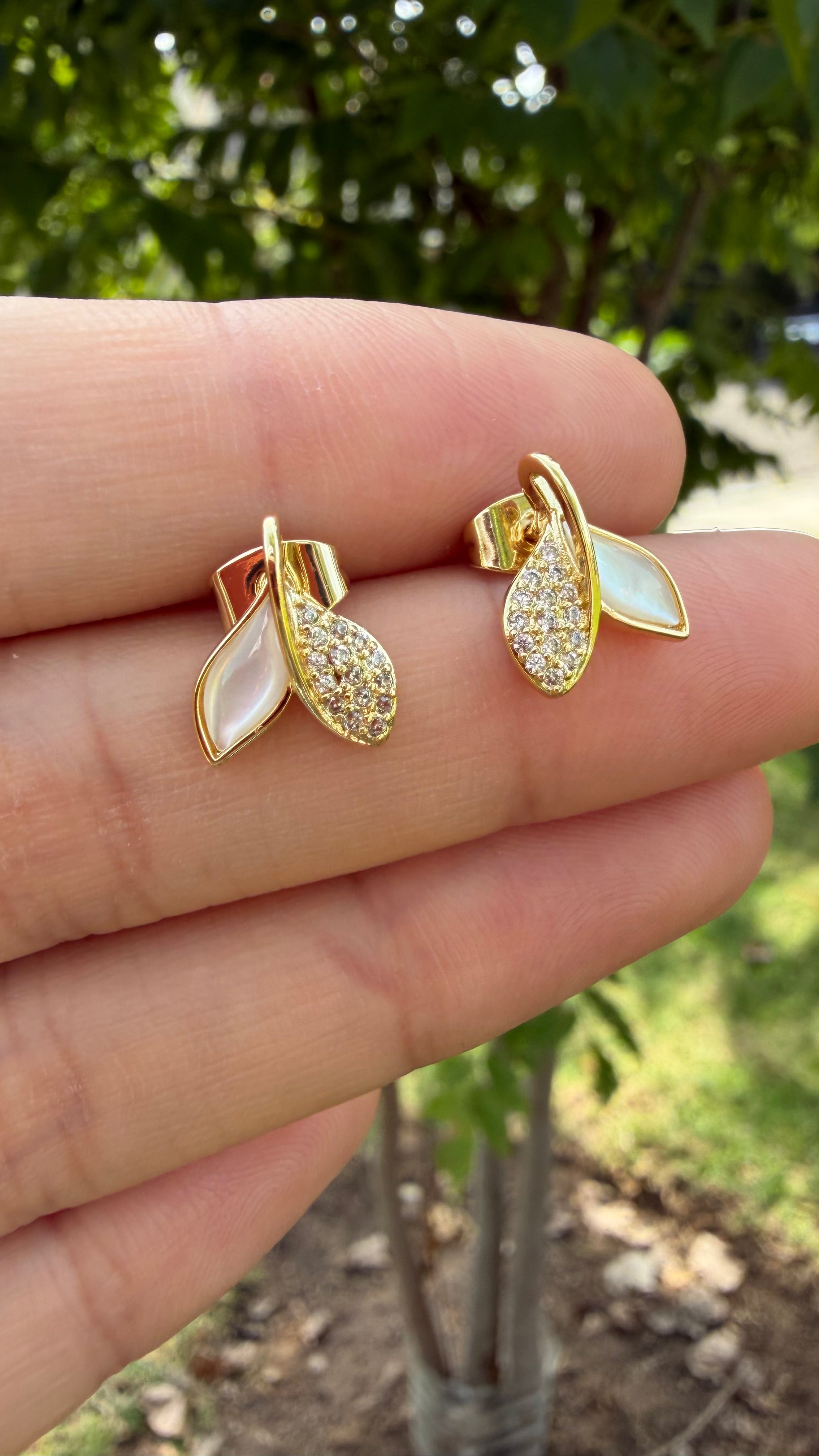 Aretes colita de sirena. Laminado en oro 14k