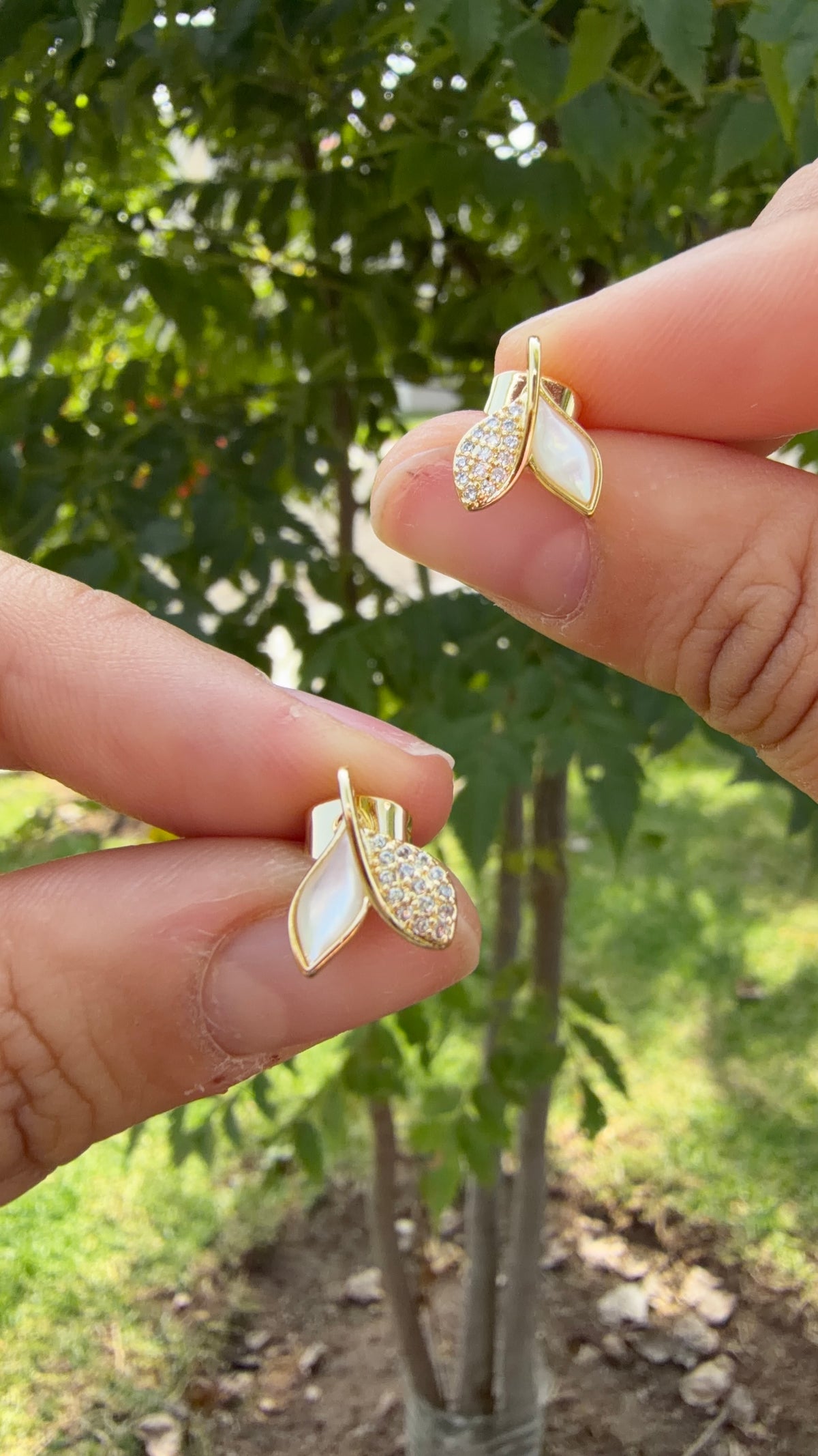 Aretes colita de sirena. Laminado en oro 14k