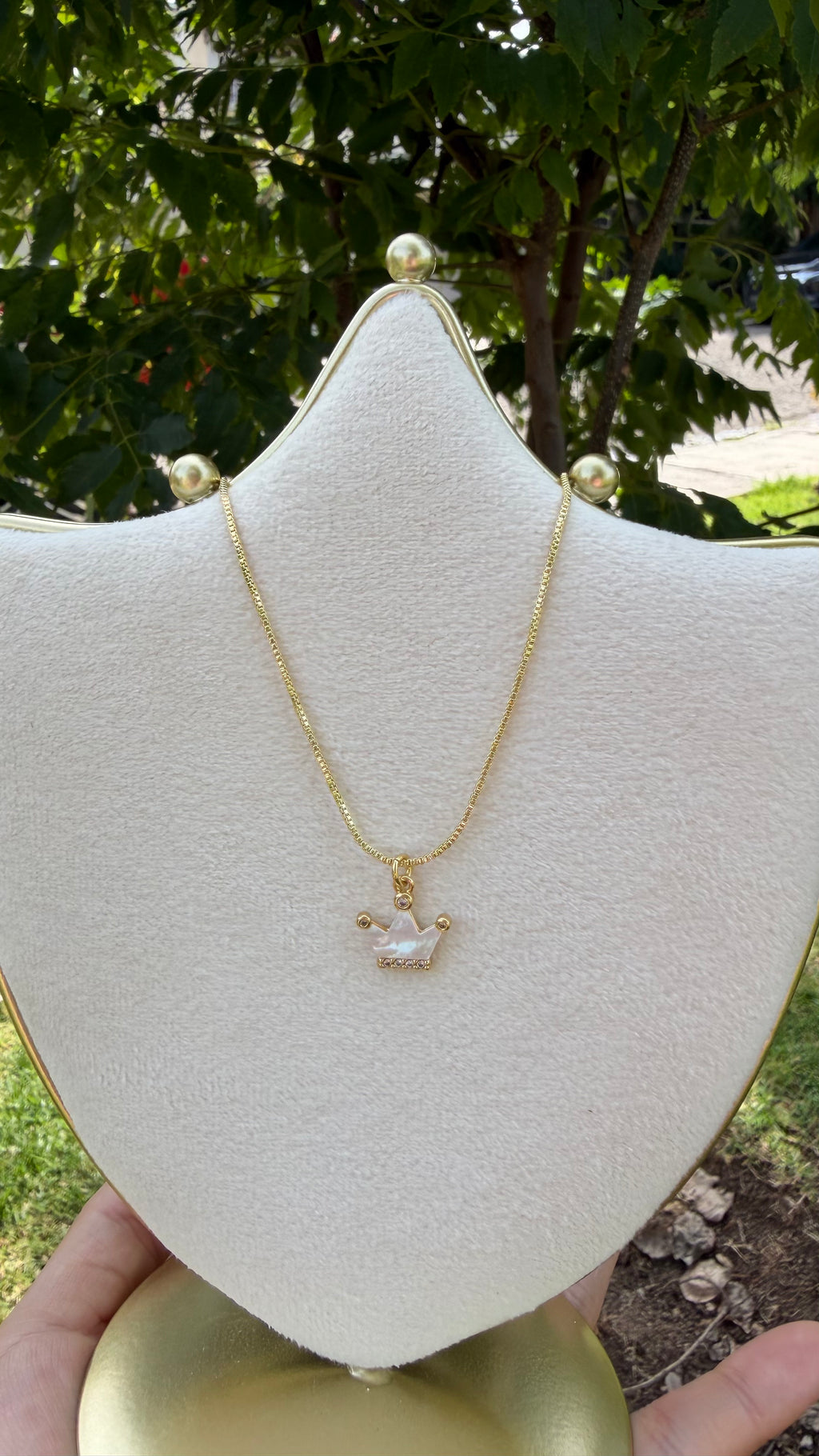 Collar coronita brillante. Laminado en oro 14k