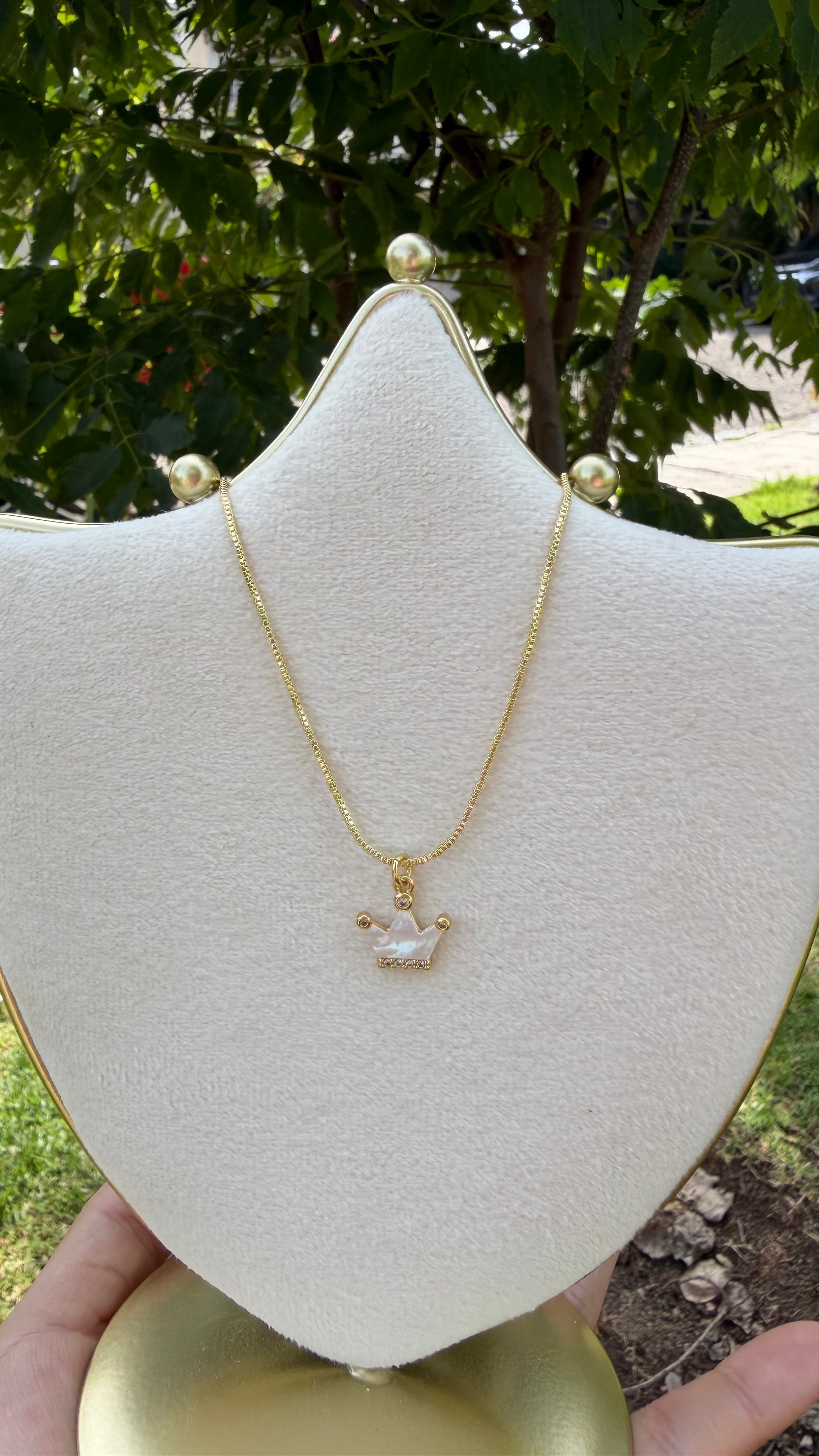 Collar coronita brillante. Laminado en oro 14k