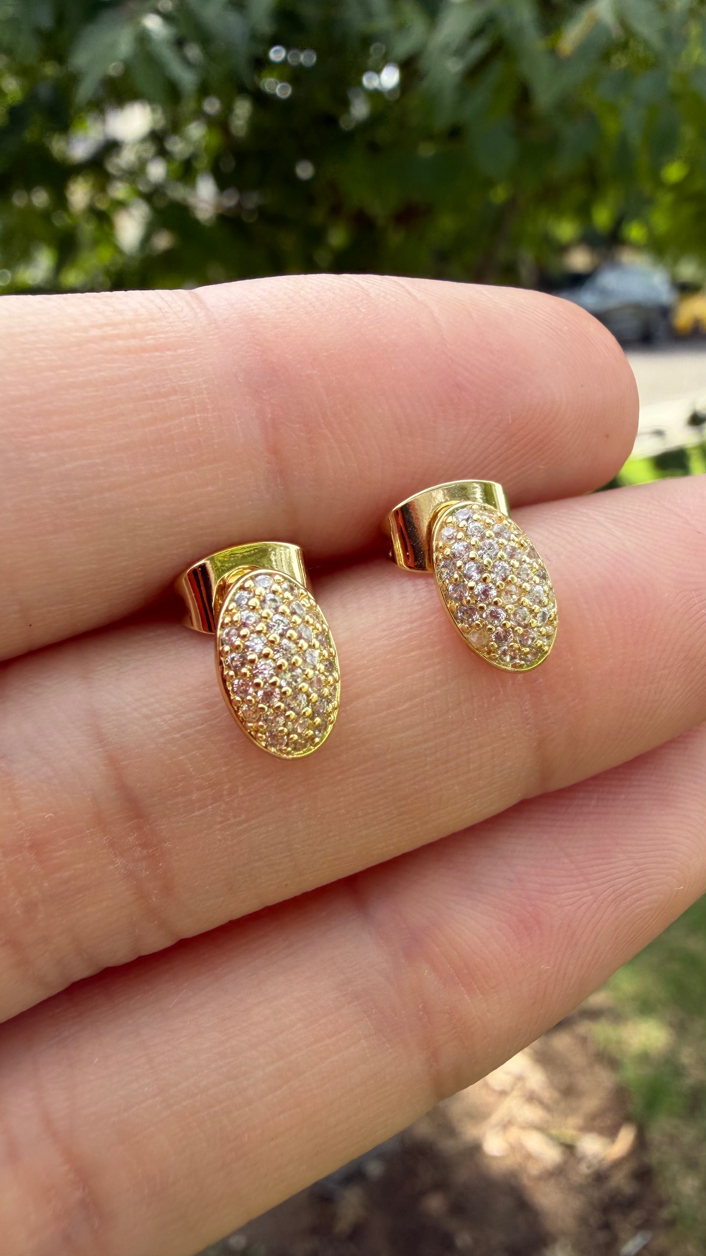Aretes figura brillante. Laminado en oro 14k