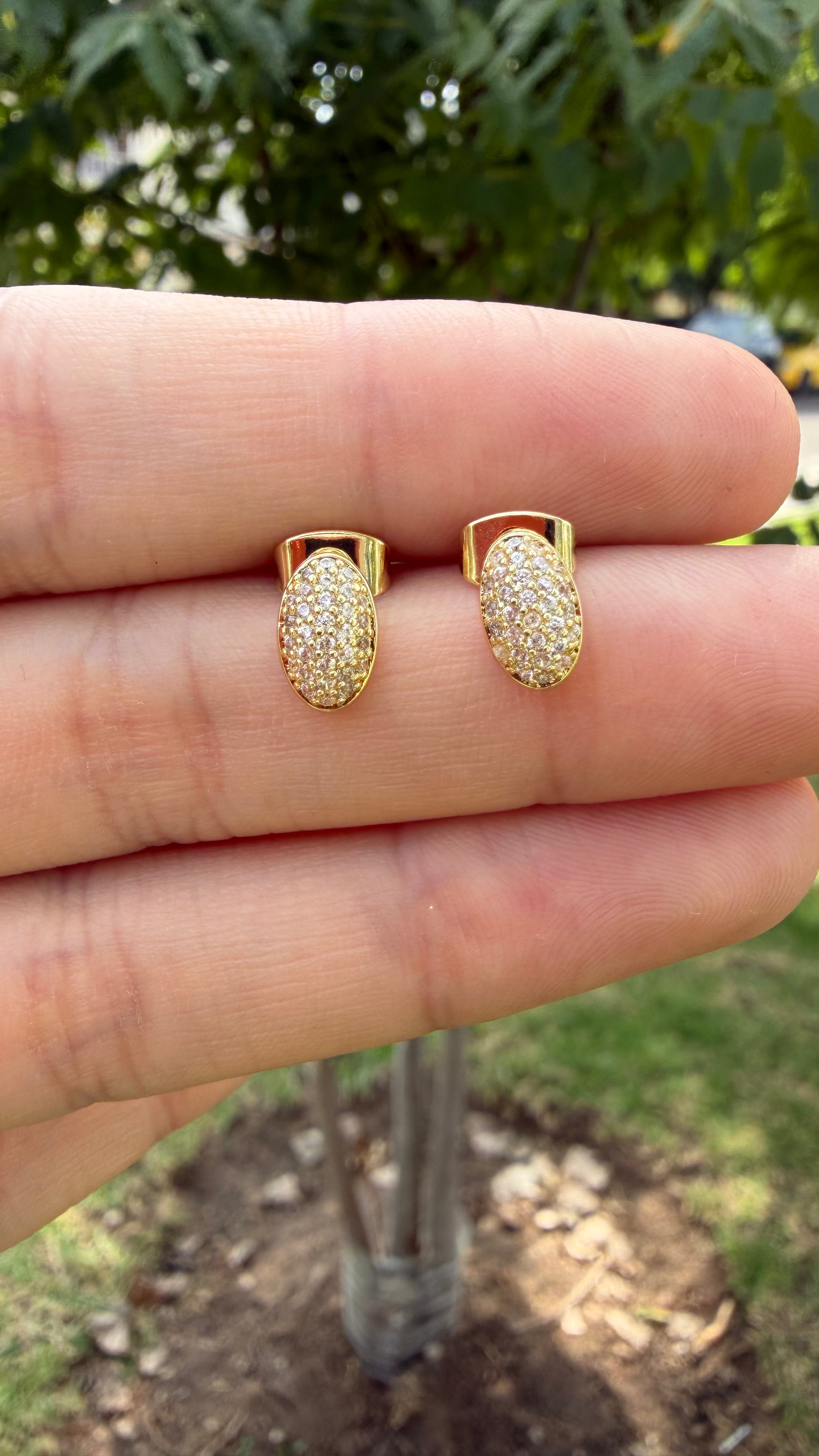 Aretes figura brillante. Laminado en oro 14k