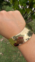 Brazalete chunky ondas. Laminado en oro 14k