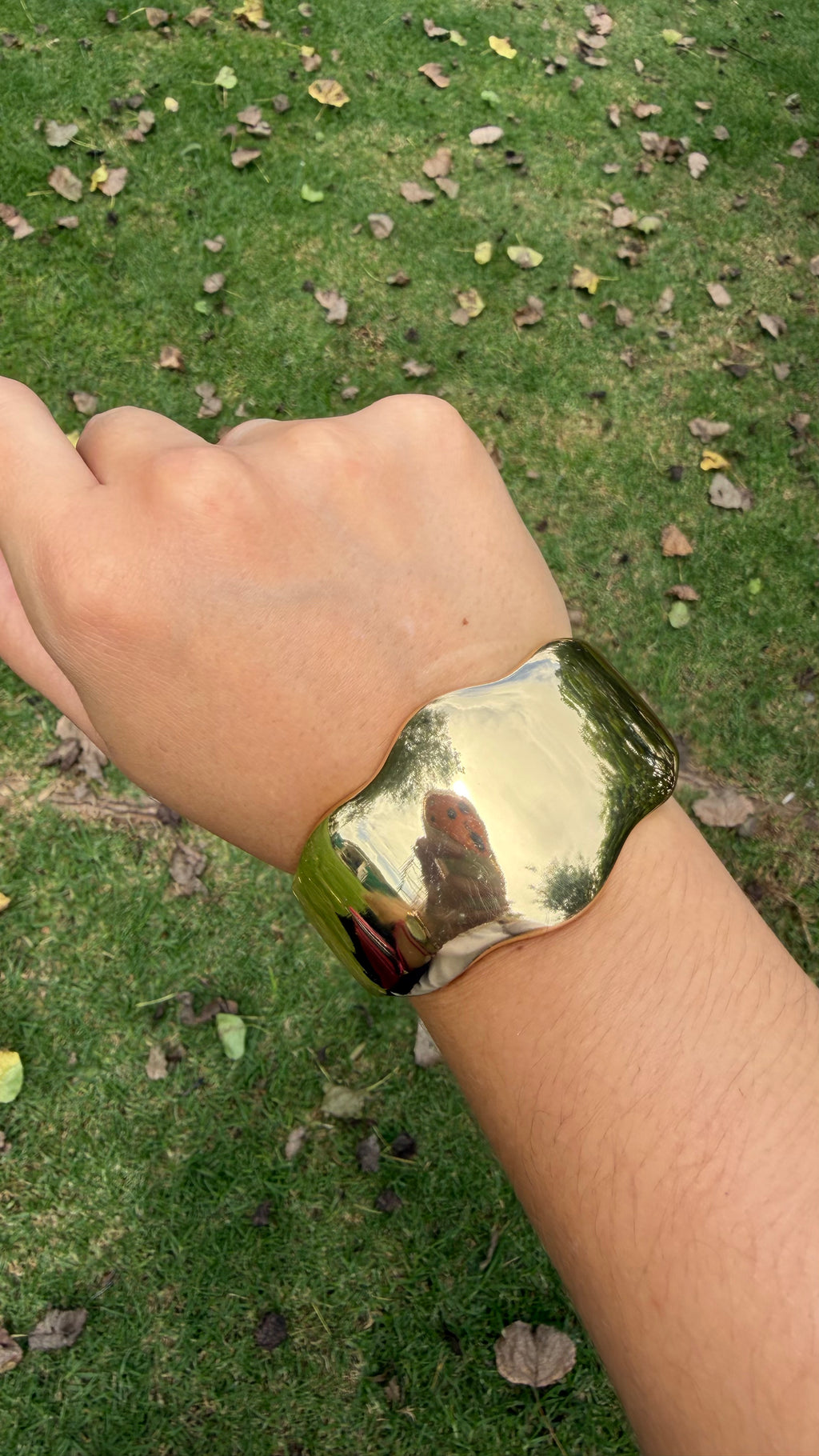 Brazalete chunky derretido. Laminado en oro 14k