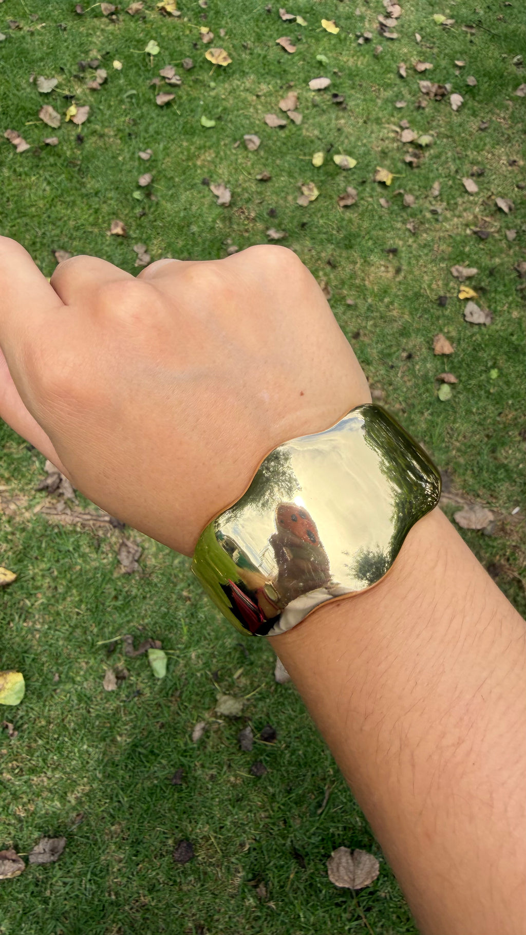 Brazalete chunky derretido. Laminado en oro 14k