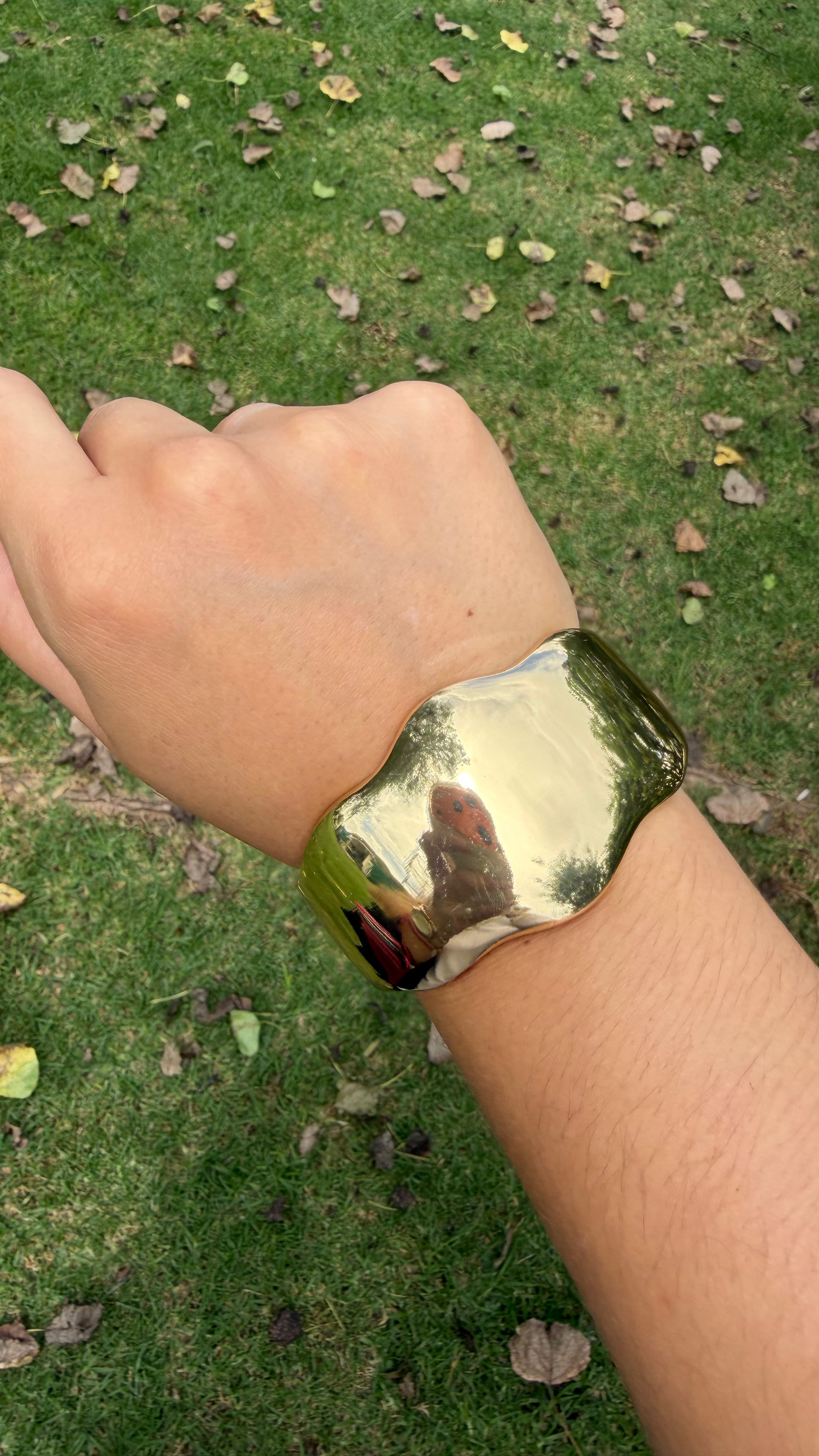 Brazalete chunky derretido. Laminado en oro 14k